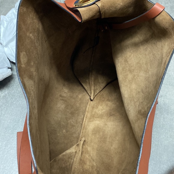 Authentic BNWT Burberry Unisex Leather Messenger - Picture 7 of 12